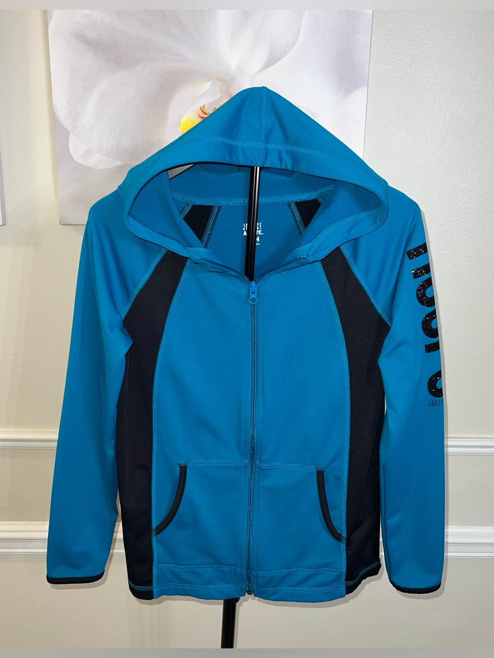 Justice Girls Blue & Black Zip Up ‘Hoops’ Hooded Jacket! Size 12/14.